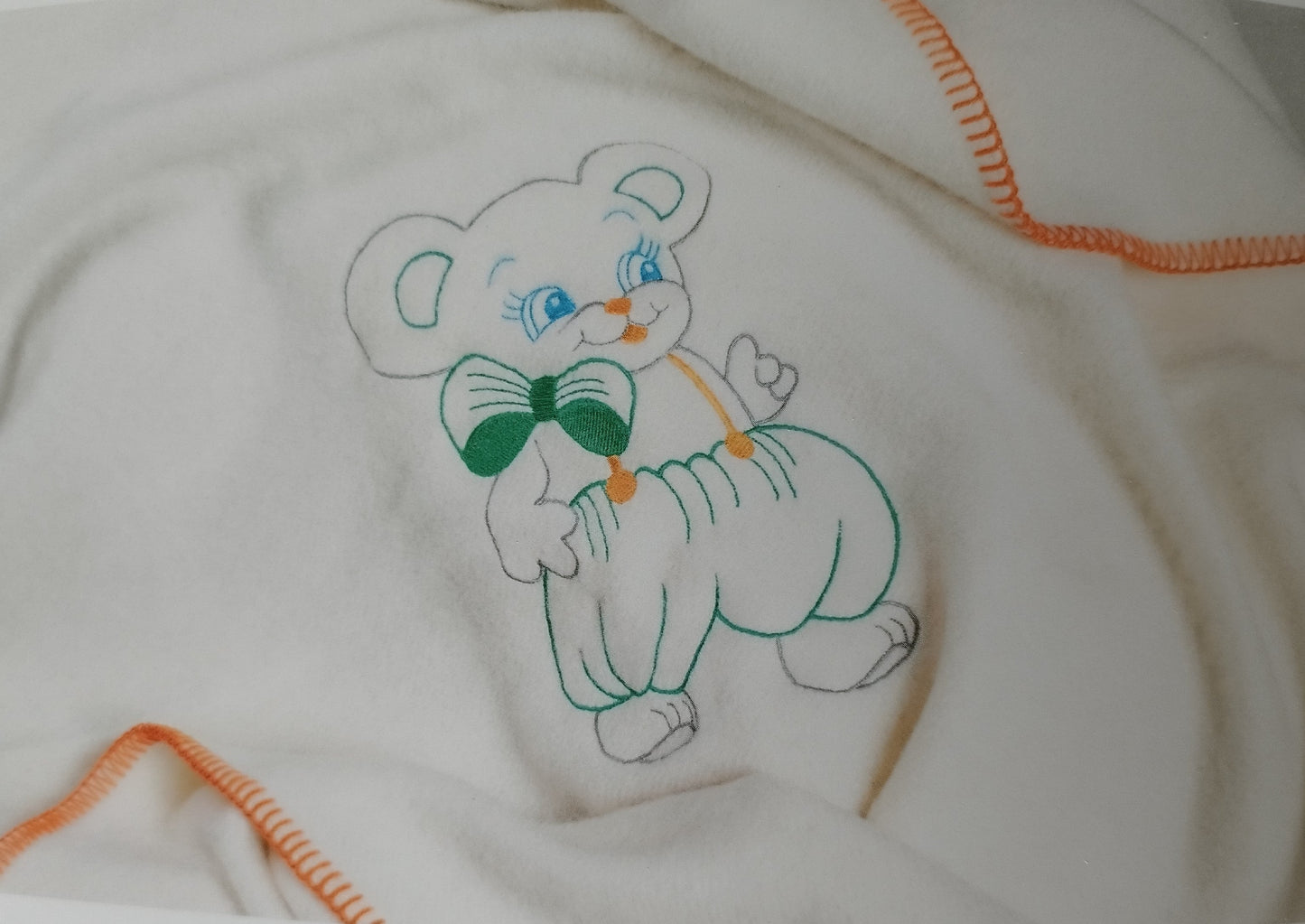 BABY BED BLANKET WHIPSTICH FINISHING WITH EMBROIDERED A MOUSE | Cashmere and Merino Wool