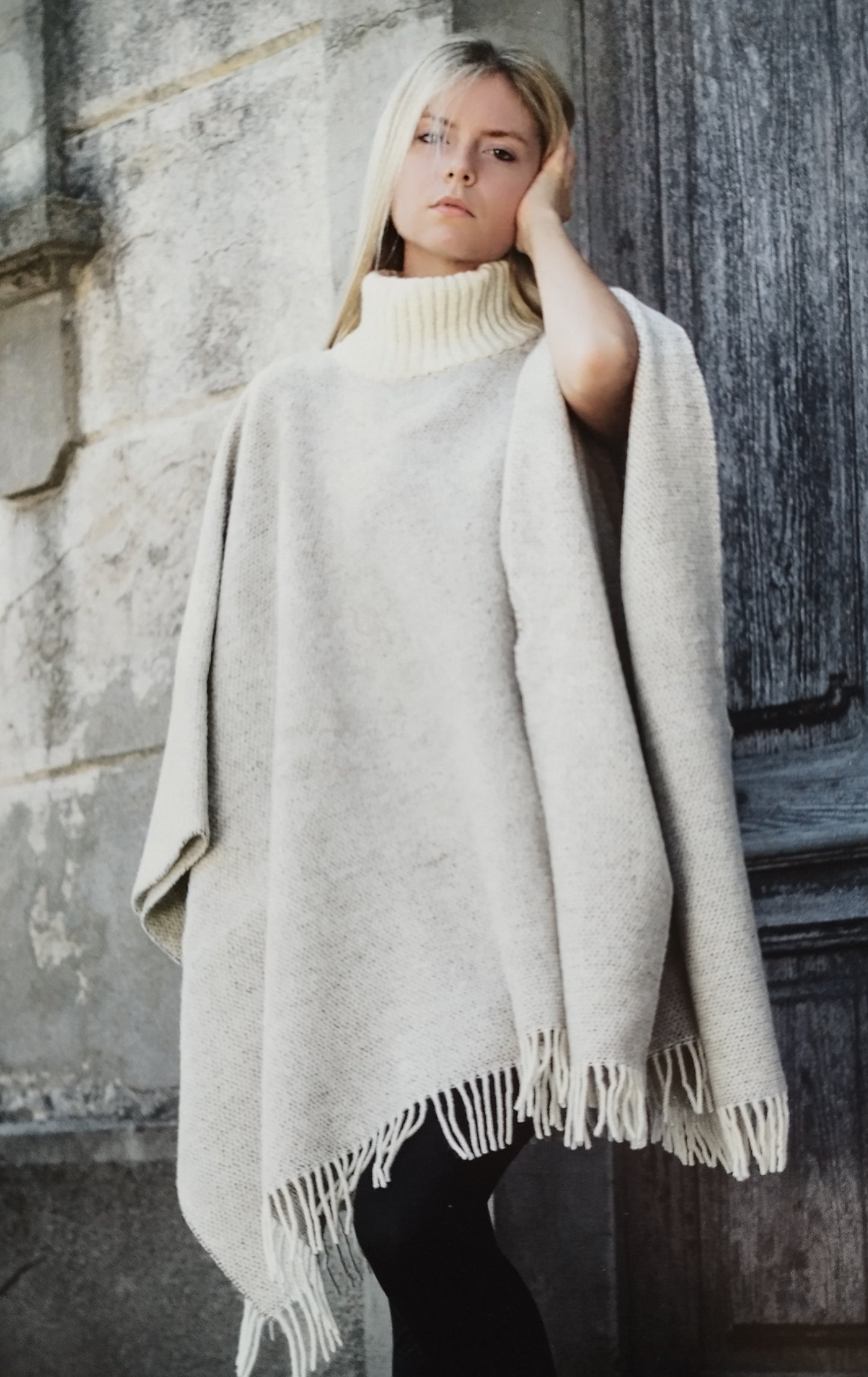 PONCHO, WOMEN'S CAPE WITH FRINGES EVADINA | Cashmere and Wool