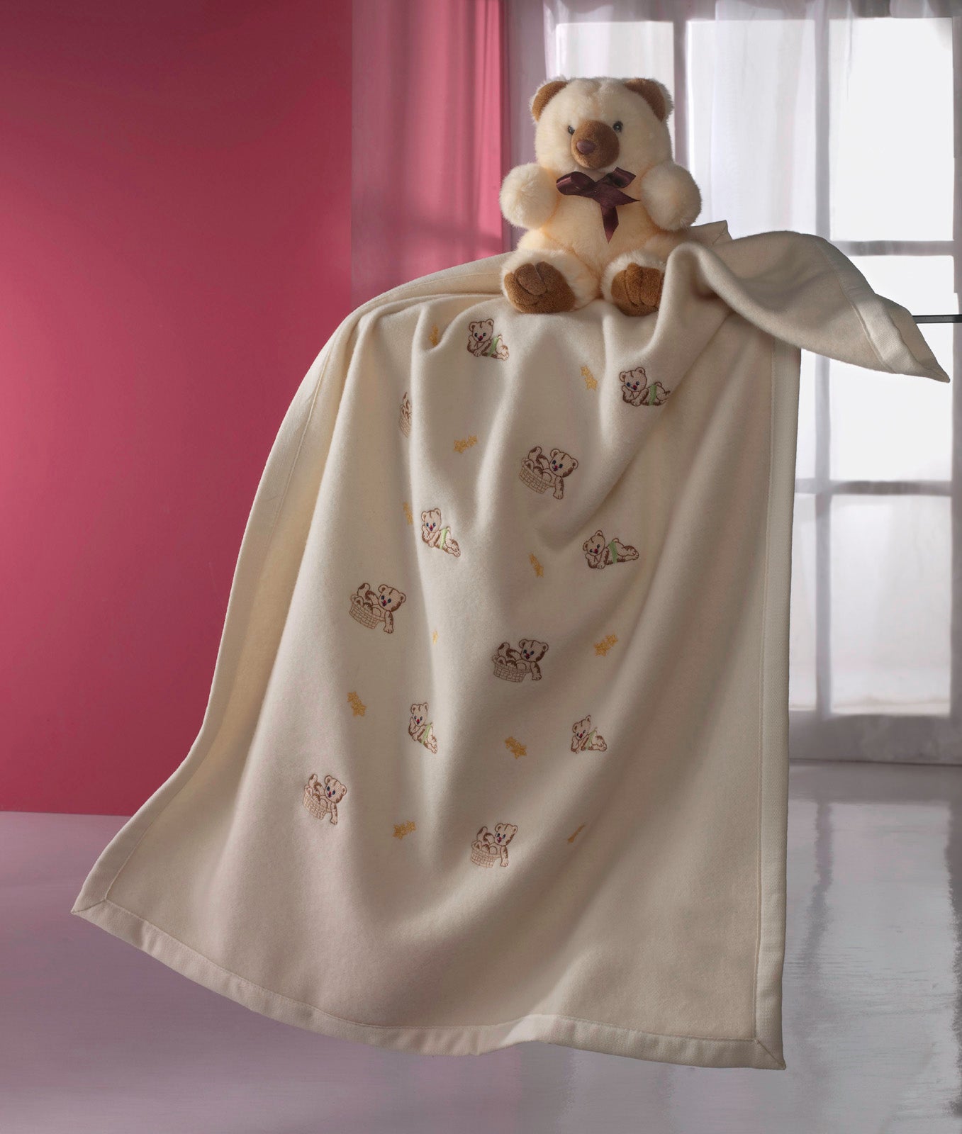 SPRING CRIB BLANKET WITH EMBROIDERED BEARS COCCOLE | Cashmere and Merino Wool